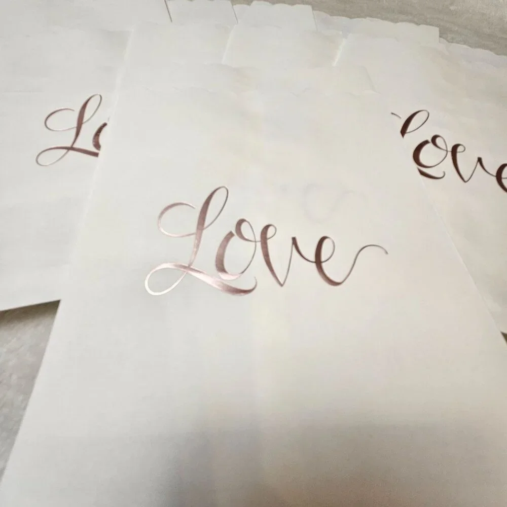 Set Of 11 White Scalloped Treat Bags With Rose Gold 
